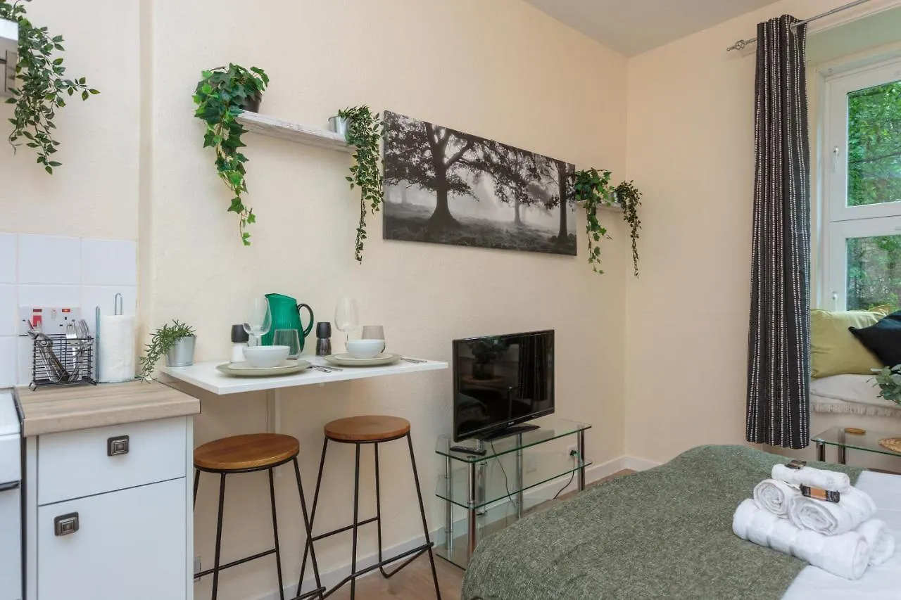 Apartamento Cozy 1B Groundfloor - 8 Minute From City Centre Edimburgo